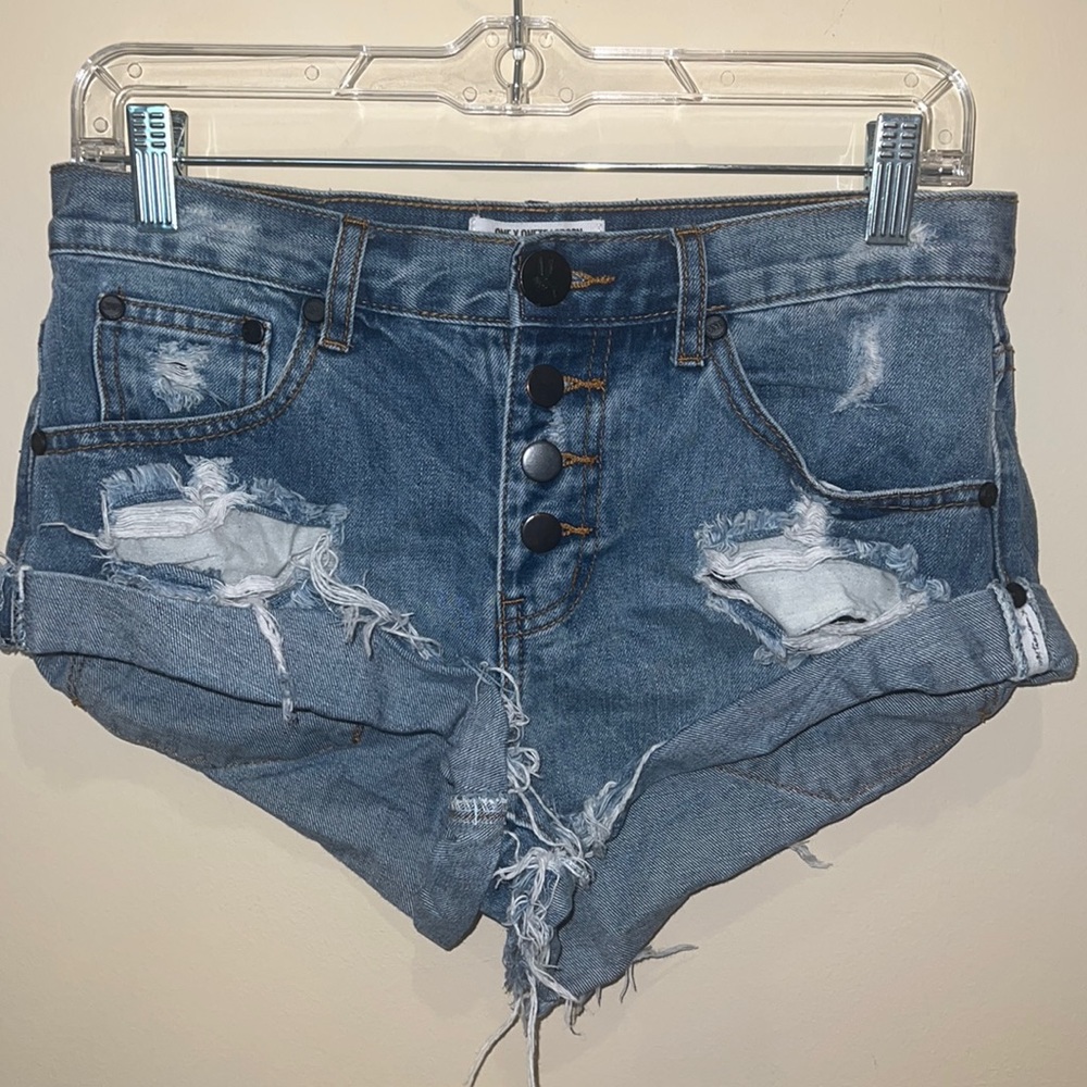 One Teaspoon distressed bandit shorts. Size 24